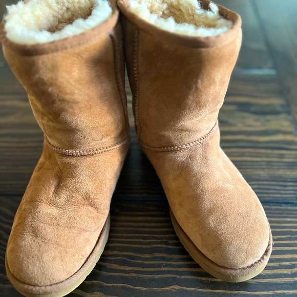UGG Classic Short Boot Size 6 - Picture 4 of 6